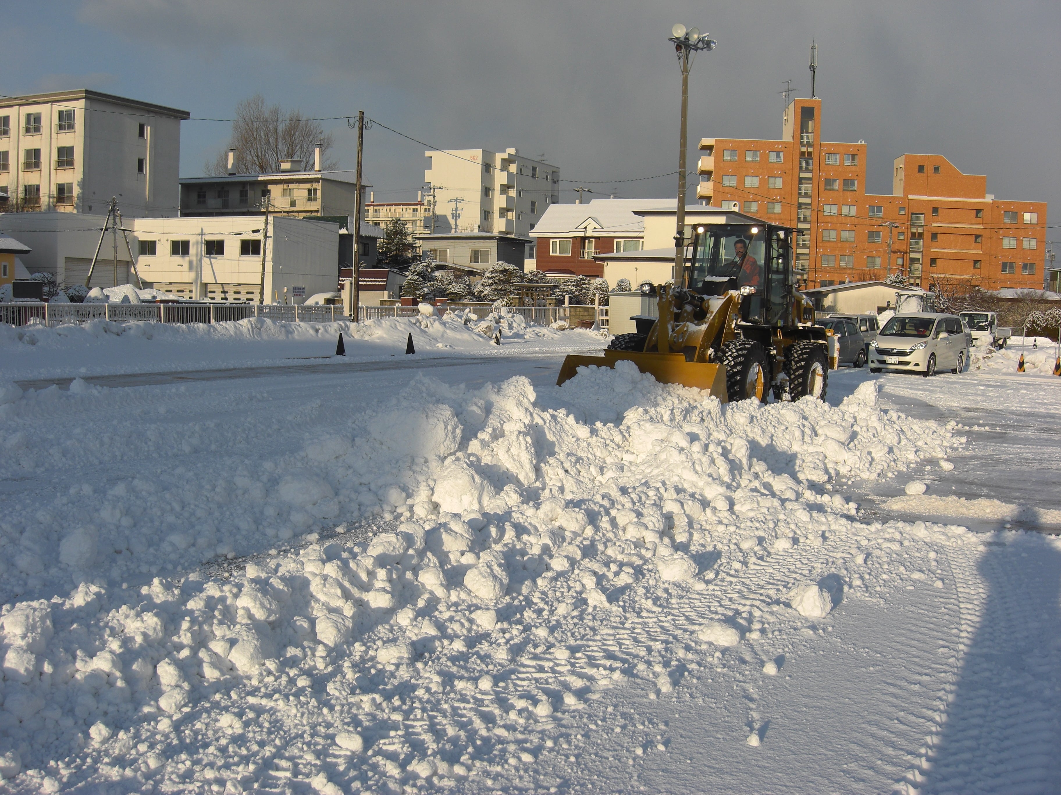 函館および近郊のお店の駐車場の除雪、排雪、雪かきの作業を承っております。